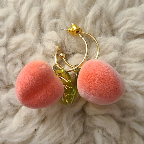 Peachy 🍑 Earrings - Picture 2 of 3